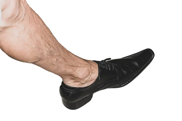 白地に黒いモデルの靴を着た大人の足 — ストック写真