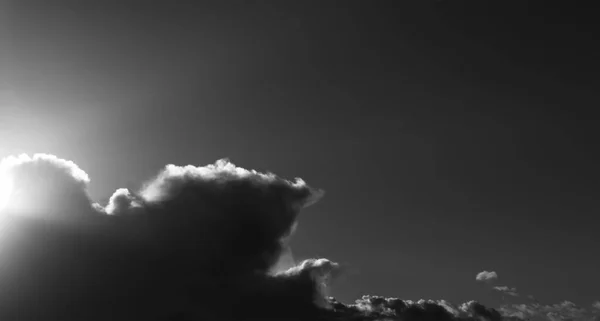 Gloomy Moln Skyen Solnedgången — Stockfoto