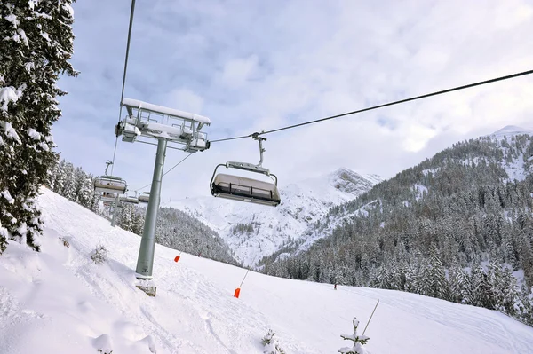 Ski lift chairs — Stock Photo, Image