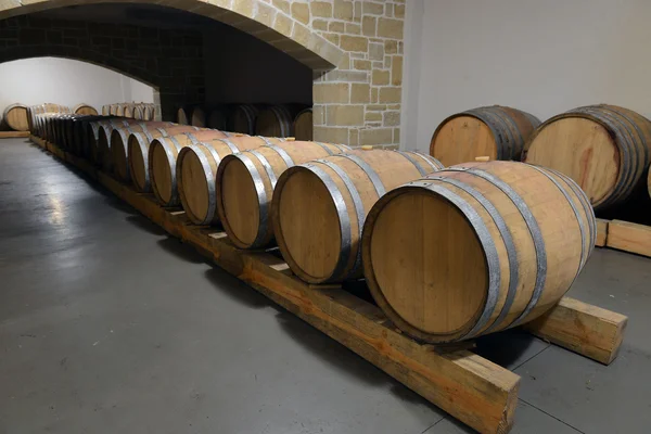 Casks in wine cellar — Stock Photo, Image