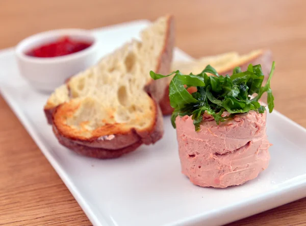 Gänsepastete mit Brot — Stockfoto