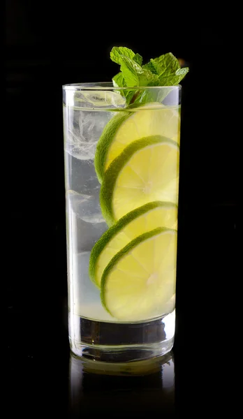 Lemonade with lime and ice — Stock Photo, Image