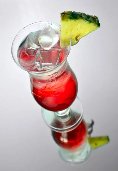Cocktail de rum gelado com abacaxi — Fotografia de Stock