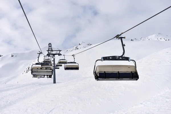 スキー場のリフトの椅子 — ストック写真