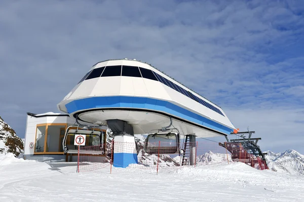 Ski lift station — Stock Photo, Image