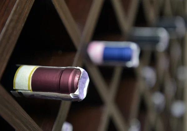 Red wine in bottles in wine shop — Stock Photo, Image