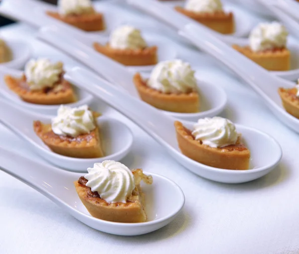 Biscotti con panna e marmellata — Foto Stock