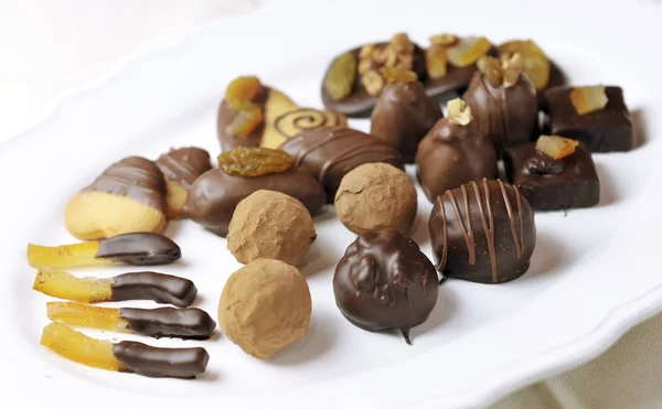 Çeşitli türlü lüks çikolata şekerleme — Stok fotoğraf