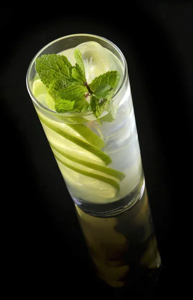 Lemonade with lime and ice — Stock Photo, Image