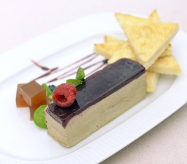 Ahududu ile tiramisu