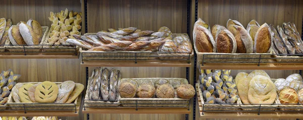 Chleb w oknie wystawowym — Zdjęcie stockowe