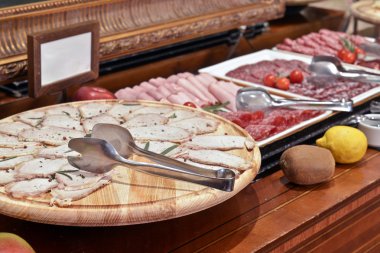 Açık büfe - bir lokantada yemek seçimi