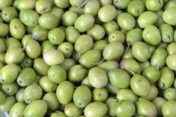 Groene olijven — Stockfoto