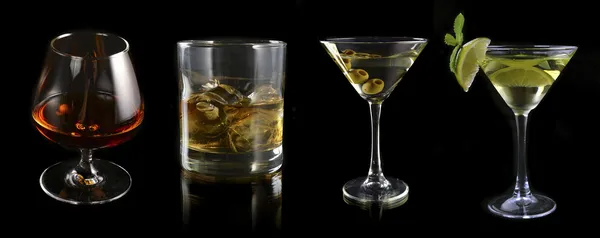 glas set van gedistilleerde dranken en cocktails