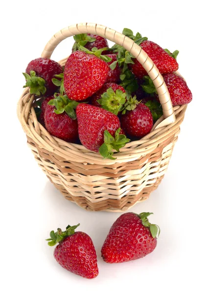 Fresas en una canasta — Foto de Stock