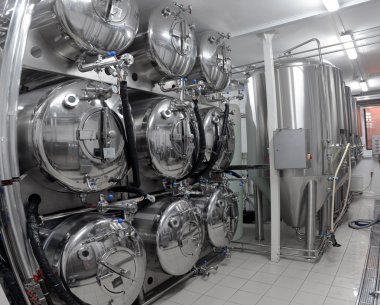 satır MICROBREWERY tankları