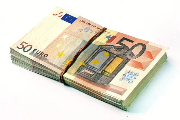 Cinquante billets en euros empilés — Photo