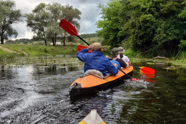 Río, Sula, Ucrania, rafting río kayak editorial foto —  Fotos de Stock