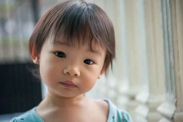 Asiatisches kleines Mädchen — Stockfoto