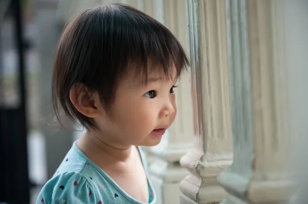 Asiatiska liten flicka — Stockfoto