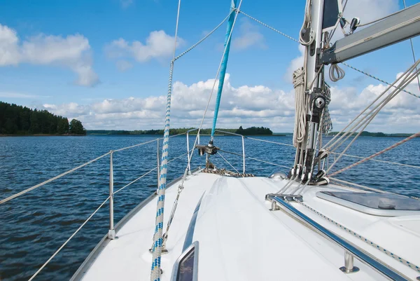 Sailing yacht in the Gulf of Finland — Stock Photo, Image