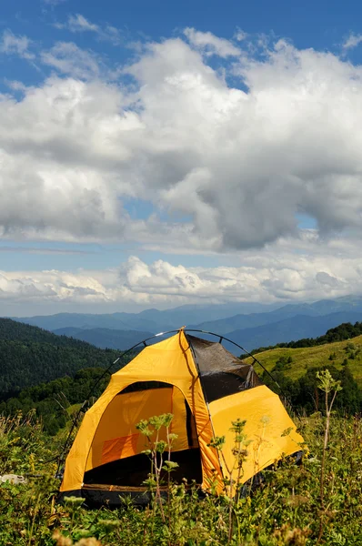 山でのキャンプ — ストック写真