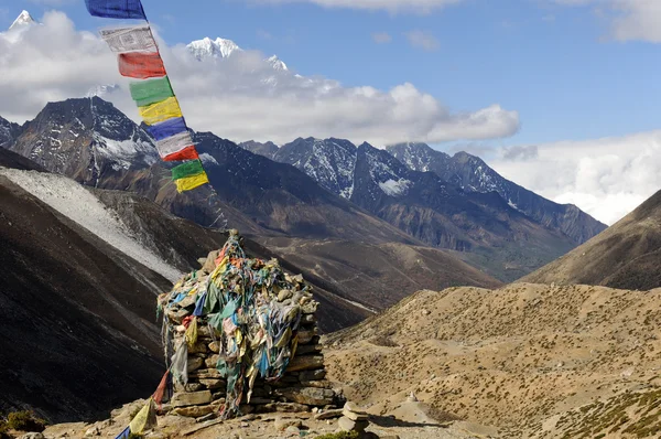 Buddhistiska prayful flaggor — Stockfoto