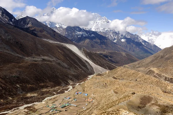 Bergsiedlung im Himalaya — Stockfoto
