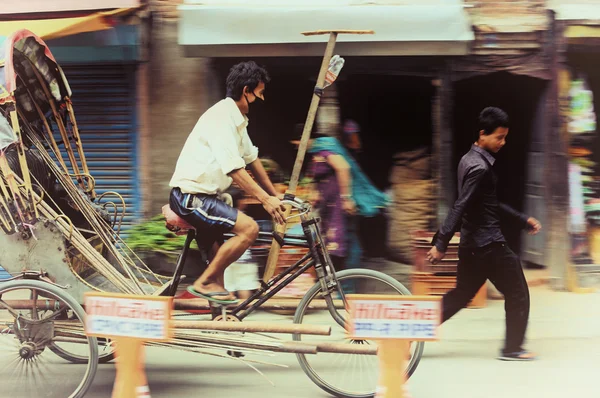 Trishaw on streets of Katmandu — Stock Photo, Image