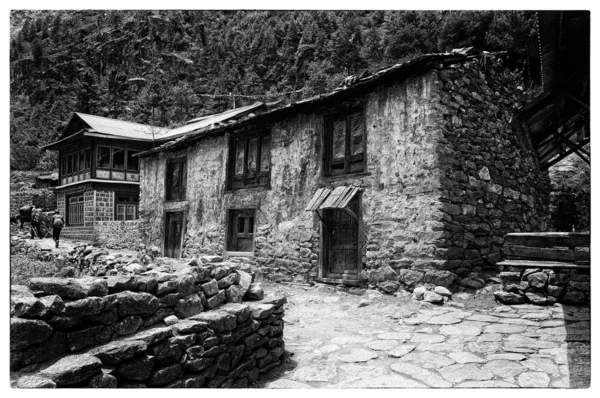 Et gammelt hus i landsbyen Nepal – stockfoto