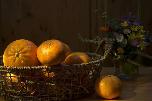 Laranjas e tangerinas ainda vida — Fotografia de Stock