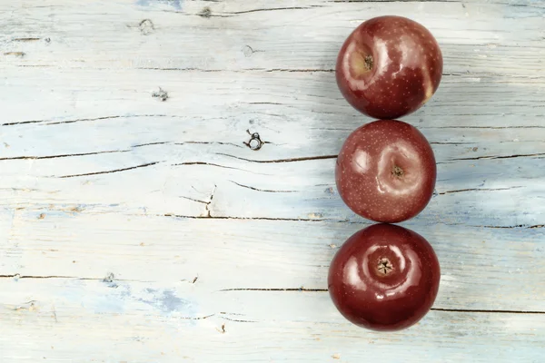 Three red apples wooden background — Stock Photo, Image