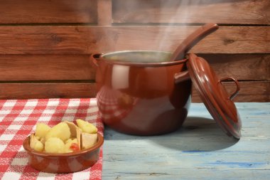  geleneksel İspanyol güveç marmite veya marmitako