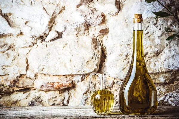 Natives Olivenöl Extra Antike Glasröhre Und Flasche Einer Antiken Küche Stockbild