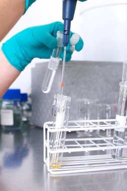 laboratuarda çalışıyorum