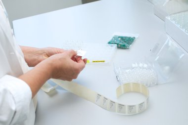 laboratuarda çalışıyorum