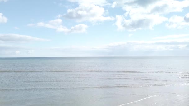 Danimarka Güzel Bir Bahar Gününde Kumsalda Hafif Dalgalar Çok Sakin — Stok video