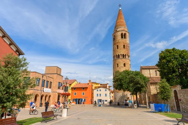 Campanile Del Duomo Caorle Caorle Veneto Italy July 2022 Editorial Imagens De Bancos De Imagens Sem Royalties