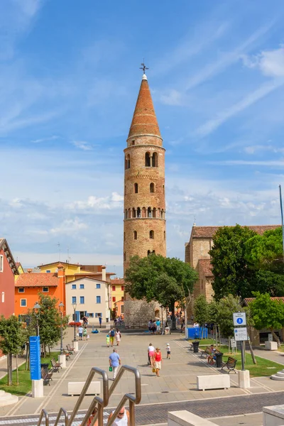 Campanile Del Duomo Caorle Caorle Veneto Ιταλία Ιουλίου 2022 Εκδοτική Εικόνα Αρχείου