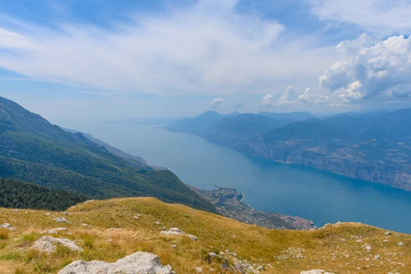 Increíble Vista Del Lago Garda Italia Vista Desde Cima Montaña — Foto de Stock