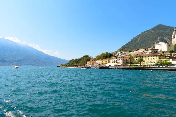 Krásné Jezero Garda Itálii Vidět Paluby Turistického Trajektu Krásný Letní — Stock fotografie