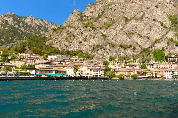 Krásné Jezero Garda Itálii Vidět Paluby Turistického Trajektu Krásný Letní — Stock fotografie