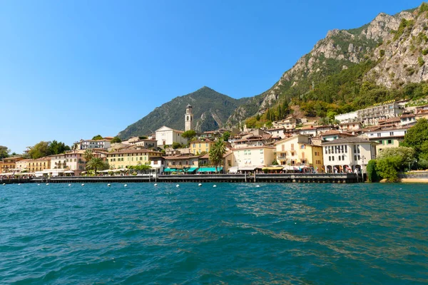 Bellissimo Lago Garda Italia Visto Bordo Traghetto Turistico Una Bella Foto Stock Royalty Free