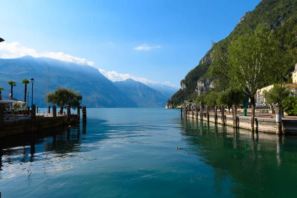 Beautiful Garda Lake Italy Seen Piazza Ill Novembre Square City Foto Stock