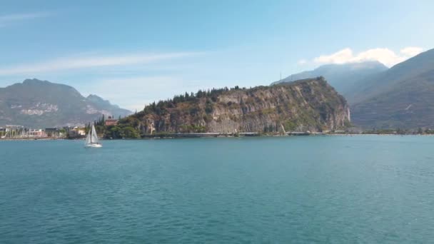 Belo Lago Garda Itália Visto Partir Uma Balsa Turística Navegando — Vídeo de Stock