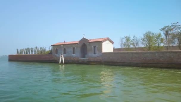 Passando San Giacomo Paludo Antico Monastero Nella Laguna Venezia Italia — Video Stock