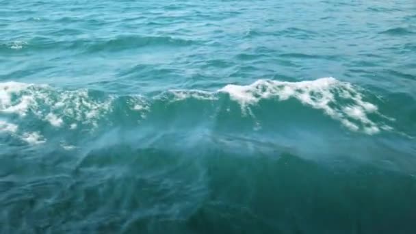 Splashing Veglia Dopo Una Barca Vela Bellissimo Mare Barca Muove — Video Stock