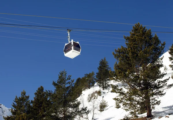 Ascenseur cabine d'une station de ski — Photo