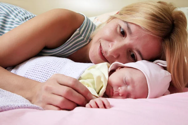 Mère avec bébé — Photo