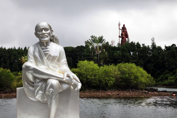 Estátua no lago Grand Bassin — Fotografia de Stock